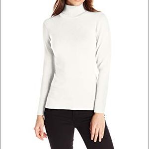 Simple White Turtleneck 🦋✨